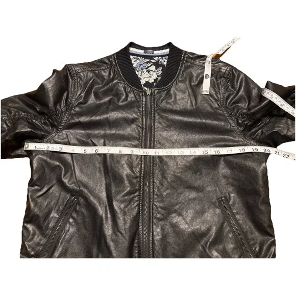 BLANKNYC Women's Faux Leather Moto Reversible Floral Jacquard Jacket Size Medium - Picture 3 of 16